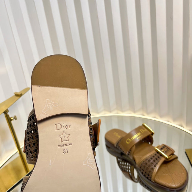 D-AVENUE SLIDES 25S IN BROWN CALFSKIN MICRO CANNAGE MOTIF