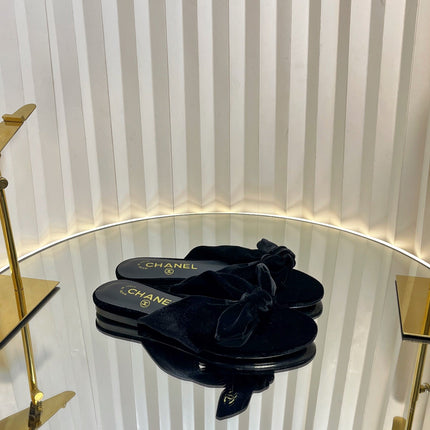 LACE SANDALS IN BLACK VELVET