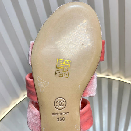 THREE STRAPS MULE IN BRIGHT PINK VELVET