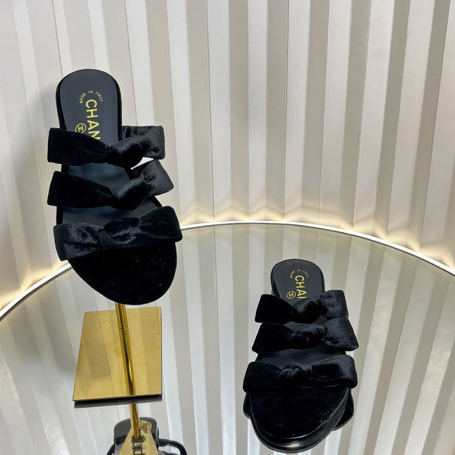 THREE STRAPS MULE IN BLACK VELVET