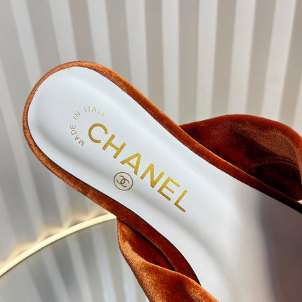 LACE SANDALS IN RUSSET BROWN VELVET