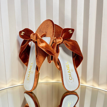 LACE SANDALS IN RUSSET BROWN VELVET