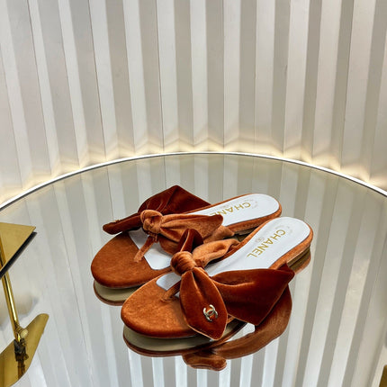 LACE SANDALS IN RUSSET BROWN VELVET