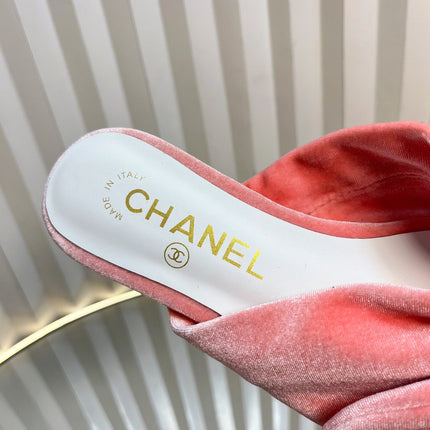 LACE SANDALS IN BRIGHT PINK VELVET