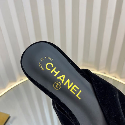 LACE SANDALS IN BLACK VELVET