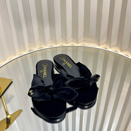 LACE SANDALS IN BLACK VELVET