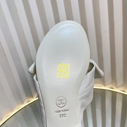 LACE SANDALS IN WHITE CALFSKIN