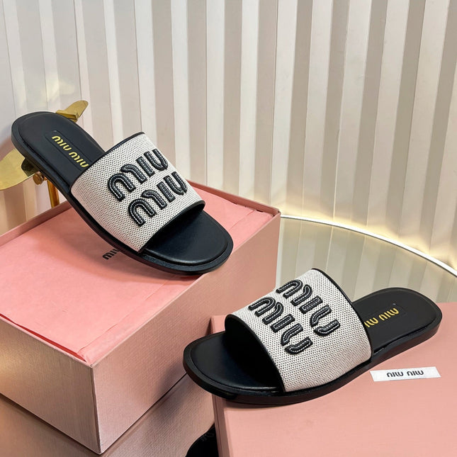 SLIDES SANDALS IN BLACK CALFSKIN AND WHITE STRAW WOVEN