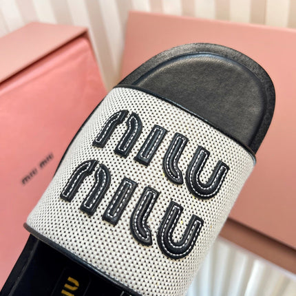 SLIDES SANDALS IN BLACK CALFSKIN AND WHITE STRAW WOVEN