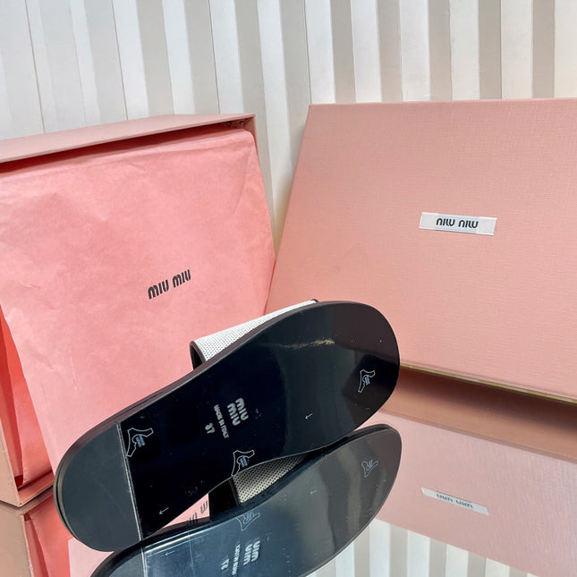 SLIDES SANDALS IN BLACK CALFSKIN AND WHITE STRAW WOVEN