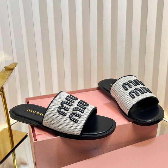 SLIDES SANDALS IN BLACK CALFSKIN AND WHITE STRAW WOVEN