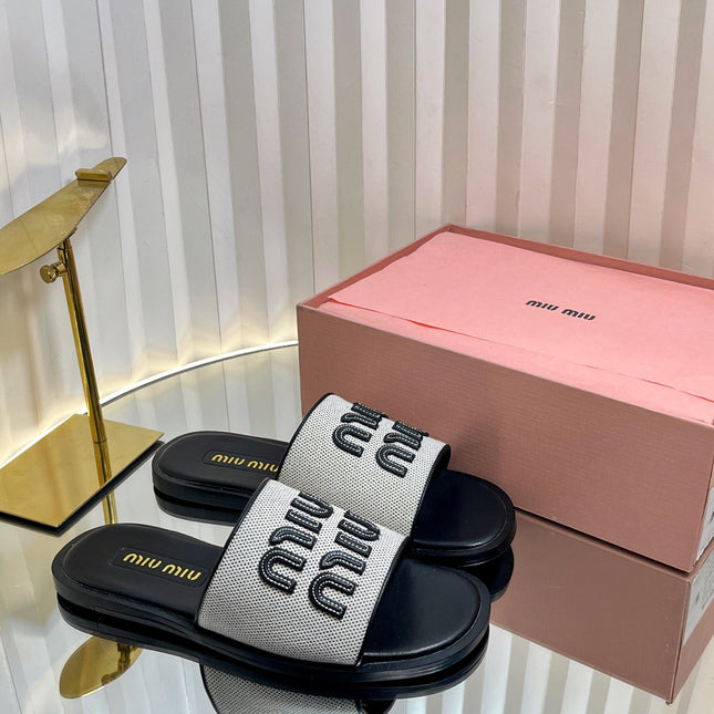 SLIDES SANDALS IN BLACK CALFSKIN AND WHITE STRAW WOVEN