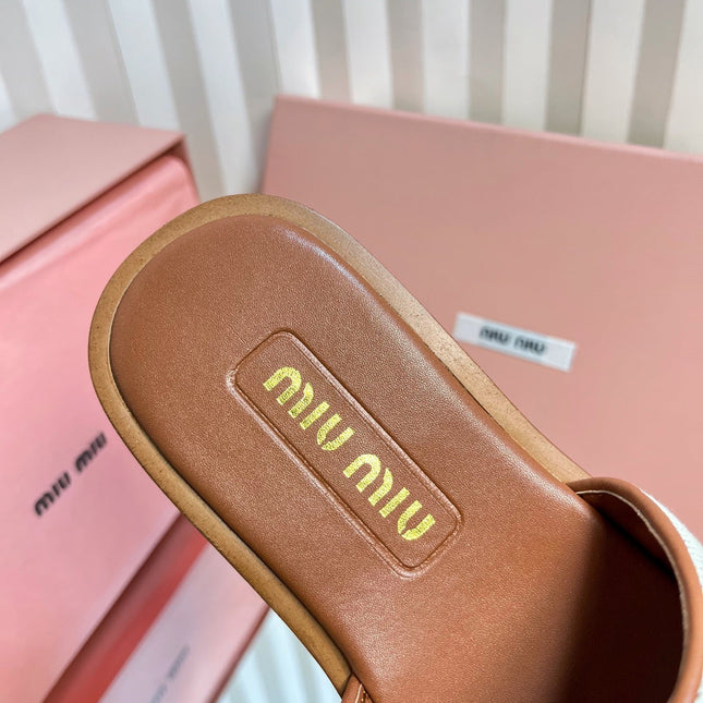 SLIDES SANDALS IN BROWN STRAW WOVEN