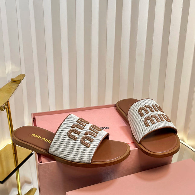 SLIDES SANDALS IN BROWN STRAW WOVEN