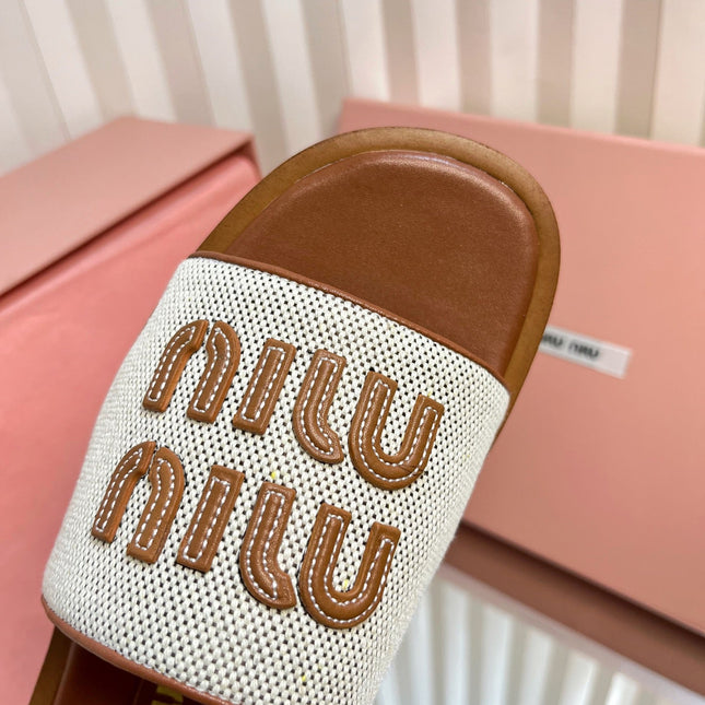 SLIDES SANDALS IN BROWN STRAW WOVEN