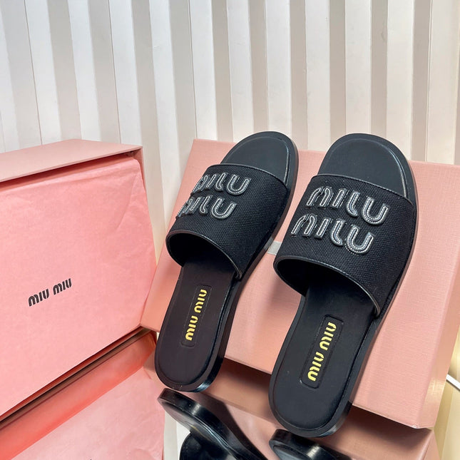 SLIDES SANDALS IN BLACK STRAW WOVEN