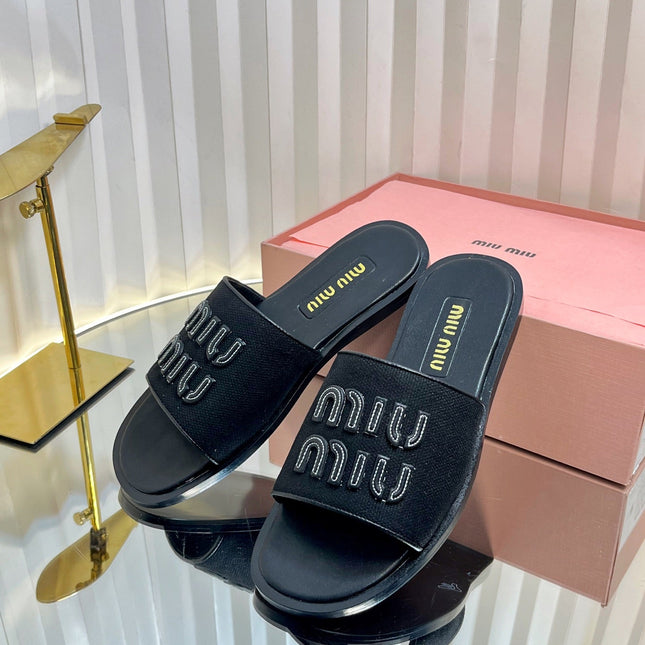 SLIDES SANDALS IN BLACK STRAW WOVEN