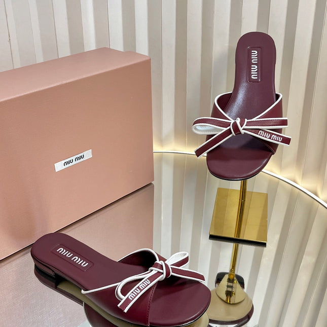 SLIDES SANDALS IN BURGUNDY RED CALFSKIN BOW IN TRAP