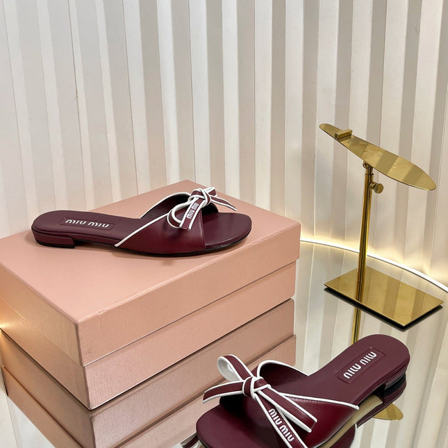 SLIDES SANDALS IN BURGUNDY RED CALFSKIN BOW IN TRAP