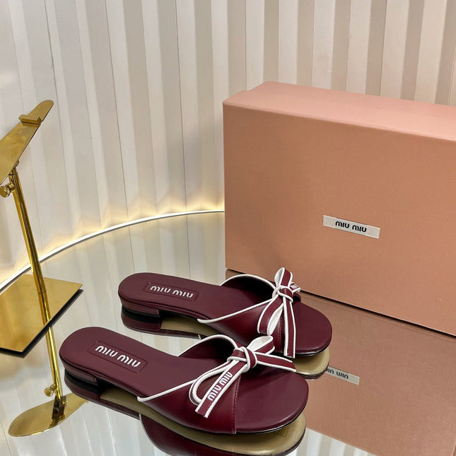 SLIDES SANDALS IN BURGUNDY RED CALFSKIN BOW IN TRAP