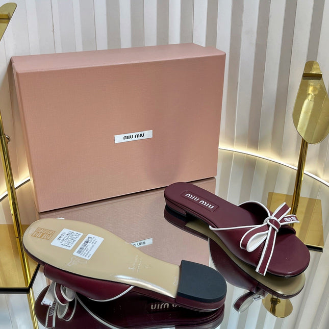 SLIDES SANDALS IN BURGUNDY RED CALFSKIN BOW IN TRAP