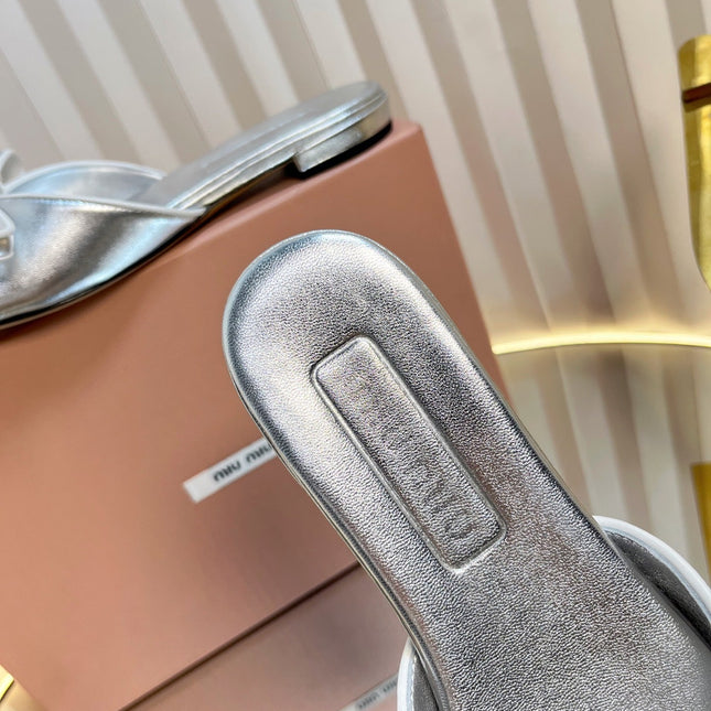 SLIDES SANDALS IN SILVER PATENT CALFSKIN BOW IN TRAP