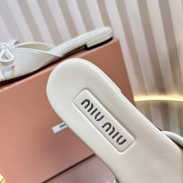 SLIDES SANDALS IN WHITE CALFSKIN BOW IN TRAP