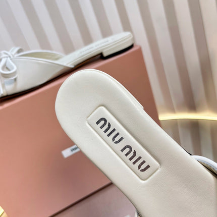 SLIDES SANDALS IN WHITE CALFSKIN BOW IN TRAP