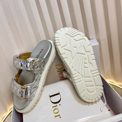 DIORACT SLIDES 25MM IN SILVER PATENT CALFSKIN