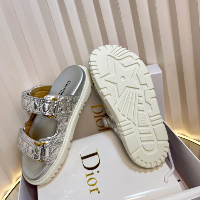 DIORACT SLIDES 25MM IN SILVER PATENT CALFSKIN