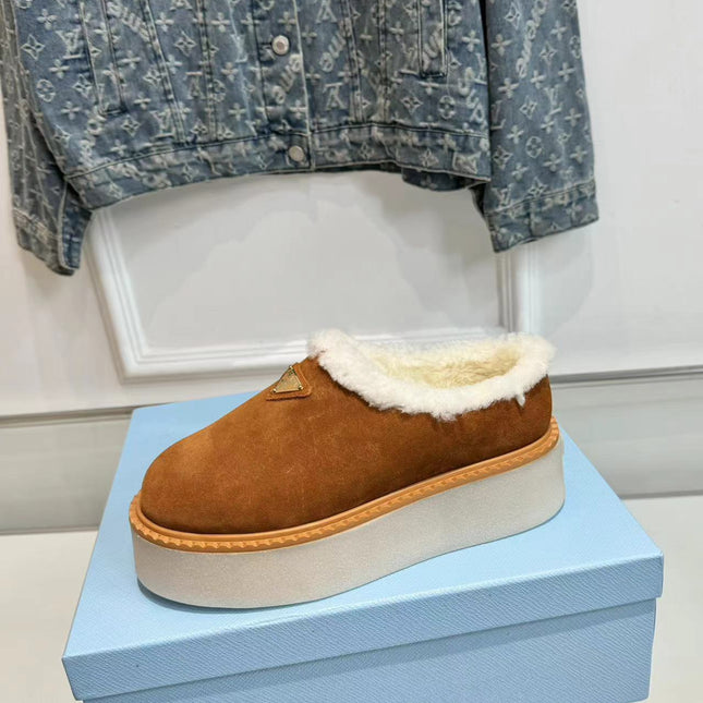 TRIANGLE LOGO MULES IN BRONZE BROWN SUEDE AND SHEARLING LINING