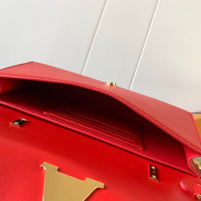 WALLET ON CHAIN CAPUCINES 23 IN RED SMOOTH CALFSKIN GOLD HARDWARE