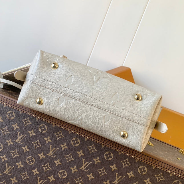 CARRYALL BAG 30 IN WHITE MONOGRAM CALFSKIN GOLD HARDWARE