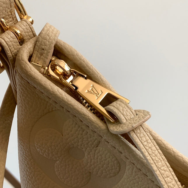 CARRYALL BAG 30 IN WHITE MONOGRAM CALFSKIN GOLD HARDWARE