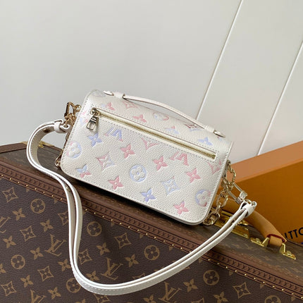 LV 25S EAST WEST POCHETTE MÉTIS BAG 21 IN BEIGE DREAM EMBOSSED TEXTURED CALFSKIN