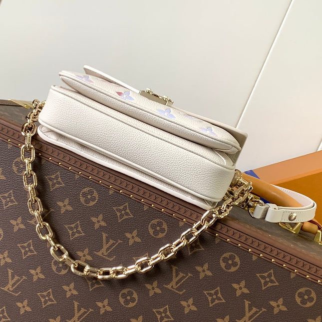 LV 25S EAST WEST POCHETTE MÉTIS BAG 21 IN BEIGE DREAM EMBOSSED TEXTURED CALFSKIN