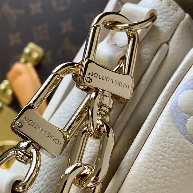 LV 25S EAST WEST POCHETTE MÉTIS BAG 21 IN BEIGE DREAM EMBOSSED TEXTURED CALFSKIN