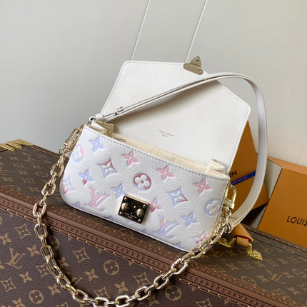 LV 25S EAST WEST POCHETTE MÉTIS BAG 21 IN BEIGE DREAM EMBOSSED TEXTURED CALFSKIN