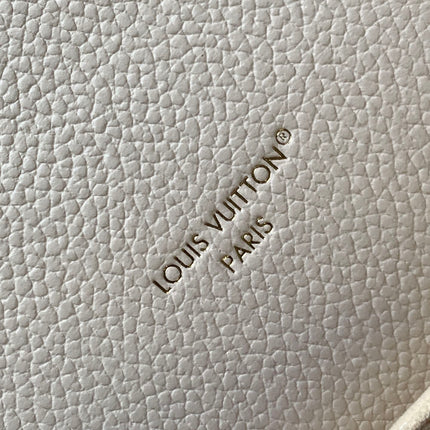 LV 25S EAST WEST POCHETTE MÉTIS BAG 21 IN BEIGE DREAM EMBOSSED TEXTURED CALFSKIN