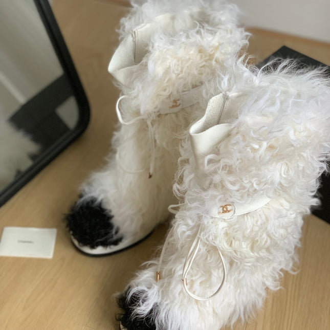 CC ANKLE HIGH BOOTS IN WHITE MIX BLACK WOOL FUR
