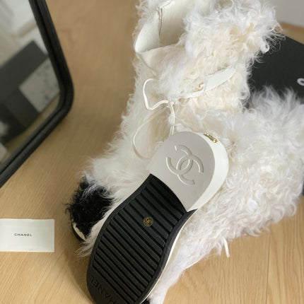CC ANKLE HIGH BOOTS IN WHITE MIX BLACK WOOL FUR