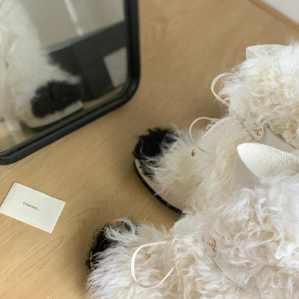 CC ANKLE HIGH BOOTS IN WHITE MIX BLACK WOOL FUR