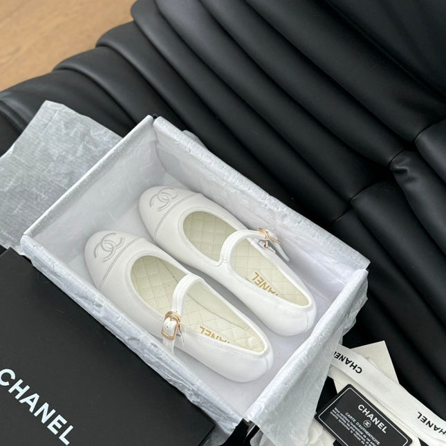 MARY JANE SHOES IN WHITE LAMBSKIN