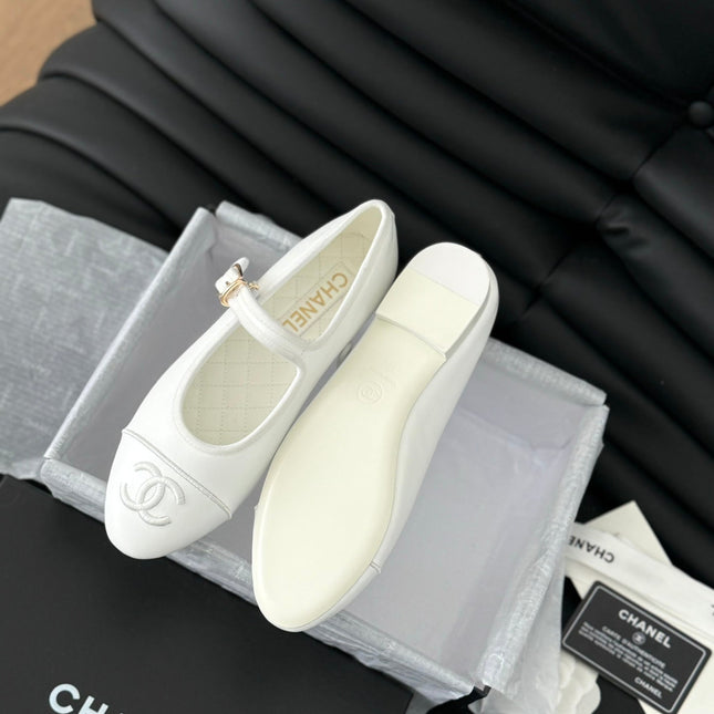 MARY JANE SHOES IN WHITE LAMBSKIN