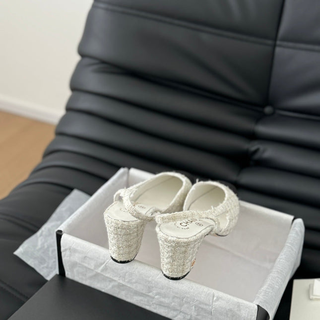 HIGH SLINGBACK IN WHITE TWEED AND BLACK LAMBSKIN