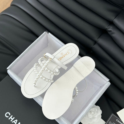 MULE SLIPPERS WITH PEARL CHAIN IN WHITE LAMBSKIN