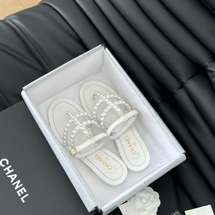 MULE SLIPPERS WITH PEARL CHAIN IN WHITE LAMBSKIN