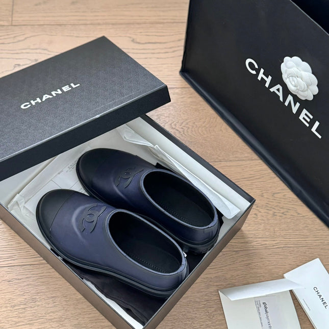 SHORT BOOTS IN MID-NIGHT BLUE RUBBER