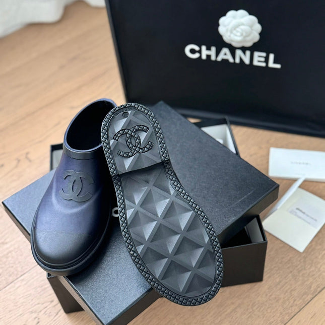 SHORT BOOTS IN MID-NIGHT BLUE RUBBER