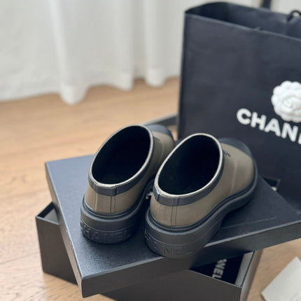 SHORT BOOTS IN MOCHA BROWN MIX BLACK RUBBER